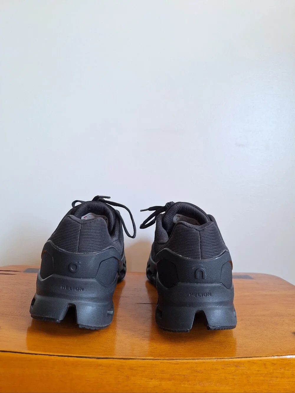 On Running Cloudstratus Women's Black Size 7